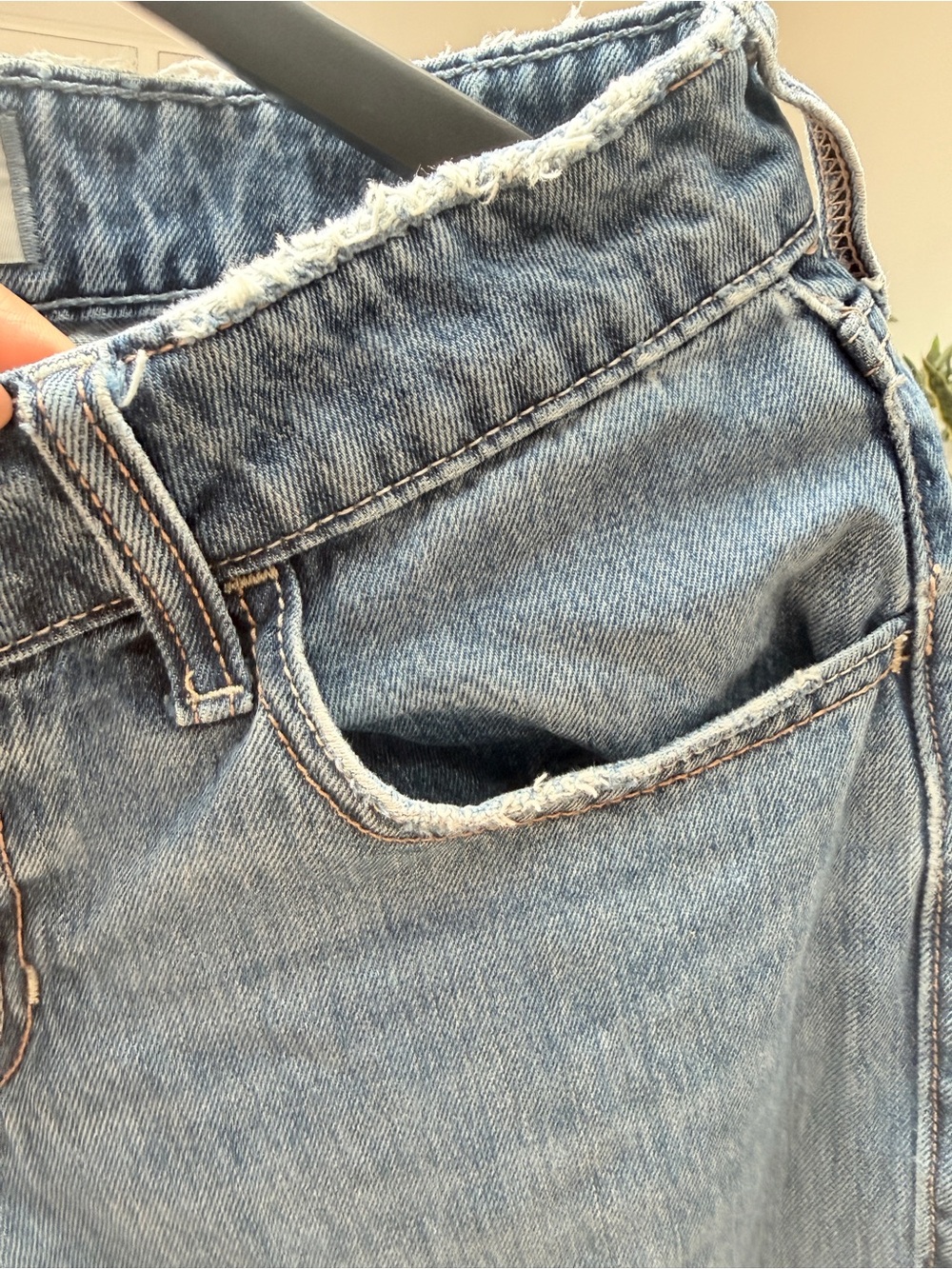 Hollister Women's Light Blue Low-Rise Baggy Jeans - Classic Denim - Picture 6 of 10